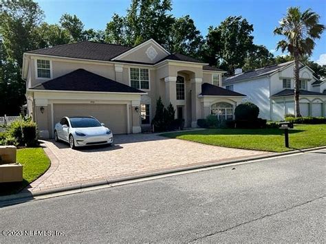 Who Lives at 8727 Harpers Glen Ct, Jacksonville, FL 32256